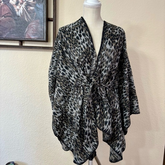 Anne Klein Shrug/Pincho Wrap Animal print NEW - Picture 1 of 7